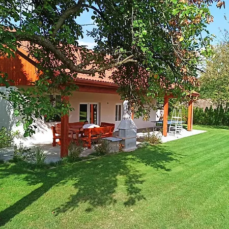 Prázdninový dům Adrelot 33 *
